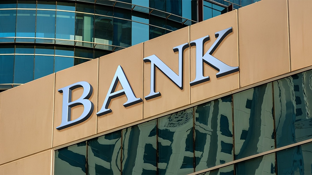 image of a bank logo on the side of a financial building